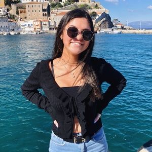 Meet your Posher, Emily